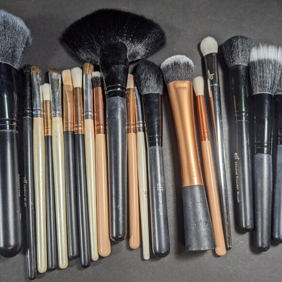 Huge lot of makeup brushes - Picture 3 of 3